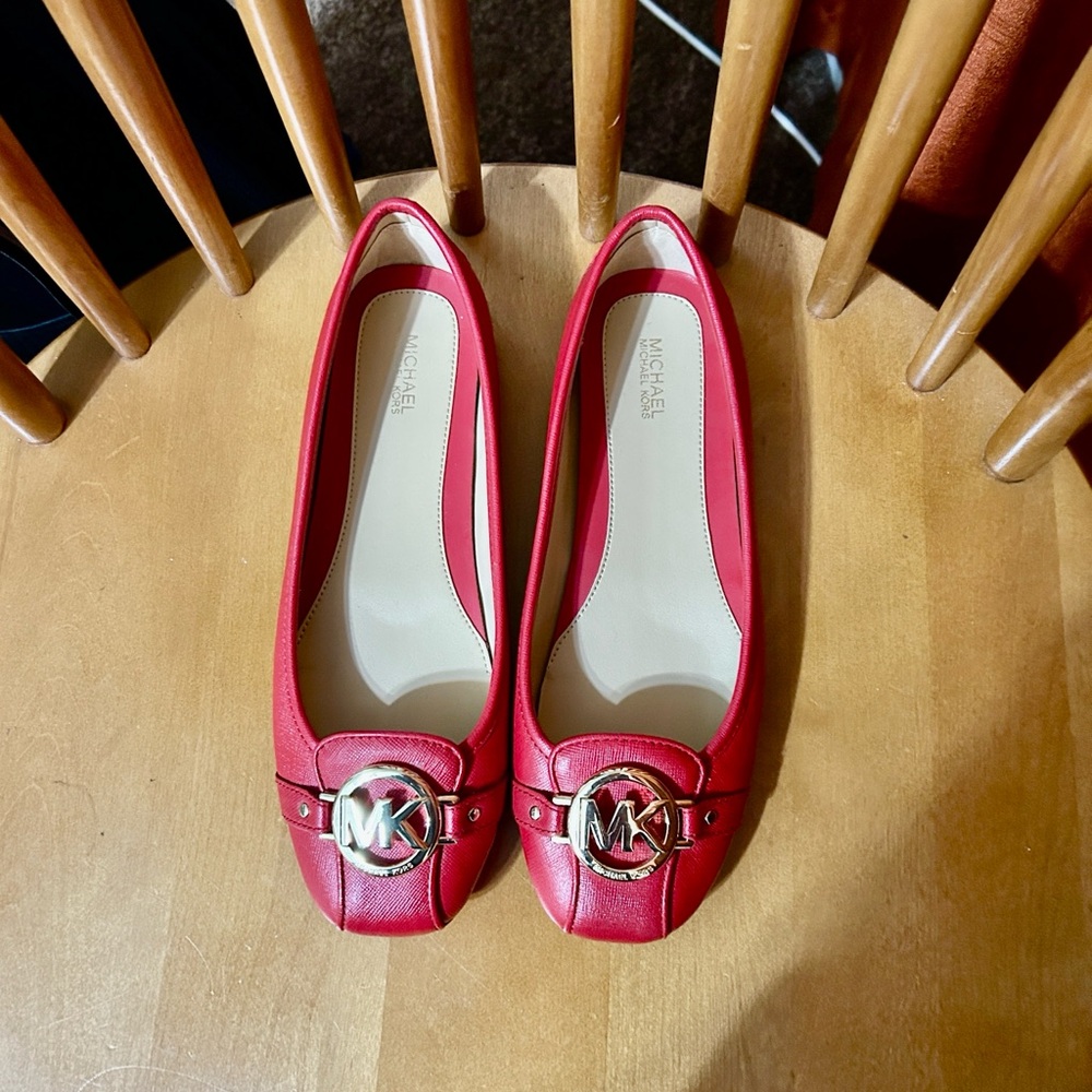 Michael Kors Women Saffiano Leather Fulton Moc Flats with a Gold Metal MK Logo